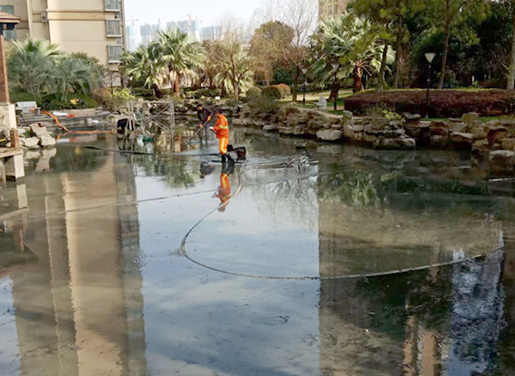疏附景观池淤泥清理